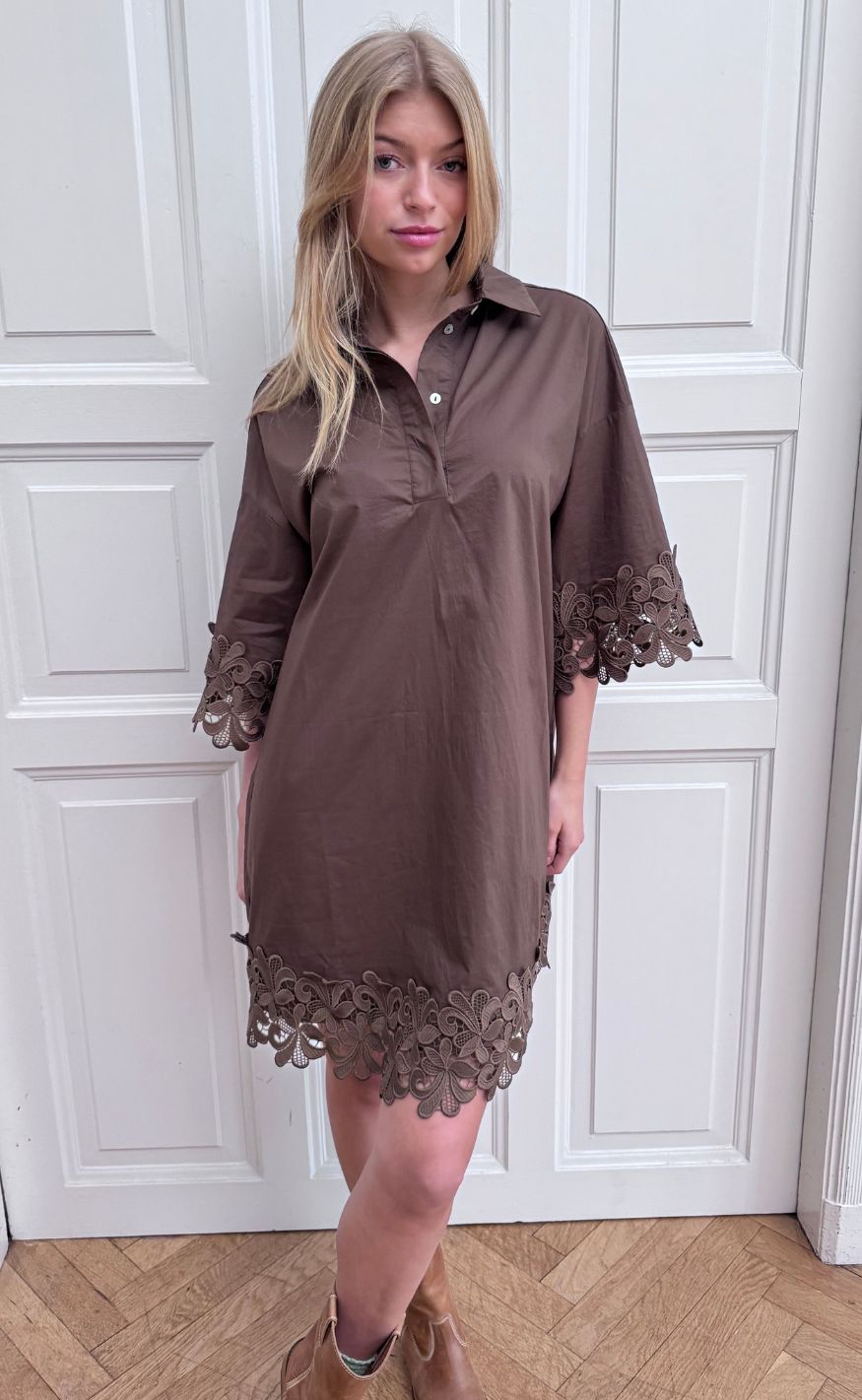 Continue Kjole - Klara Embrodery - Brown