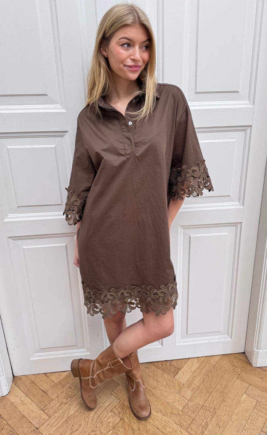 Continue Kjole - Klara Embrodery - Brown