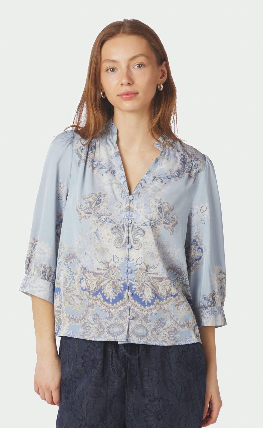 Neo Noir Bluse - Roselle Artist - Light Blue