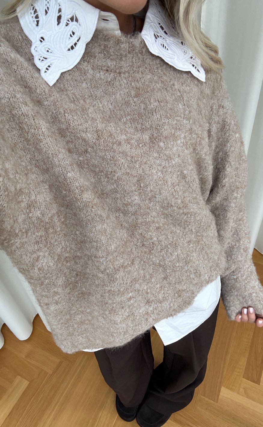 Noella Strik - Monika - Sand