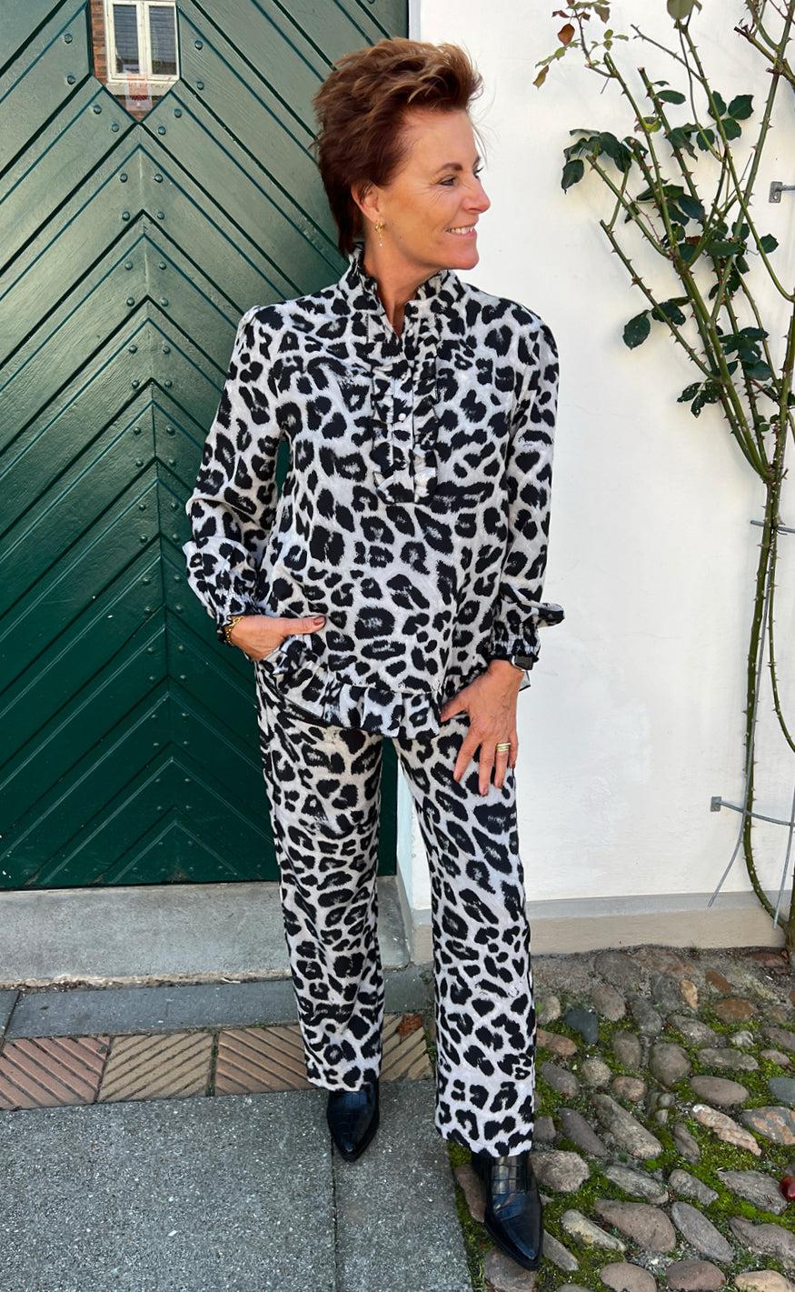Say INA Copenhagen Bluse - Pia - Grey Leopard