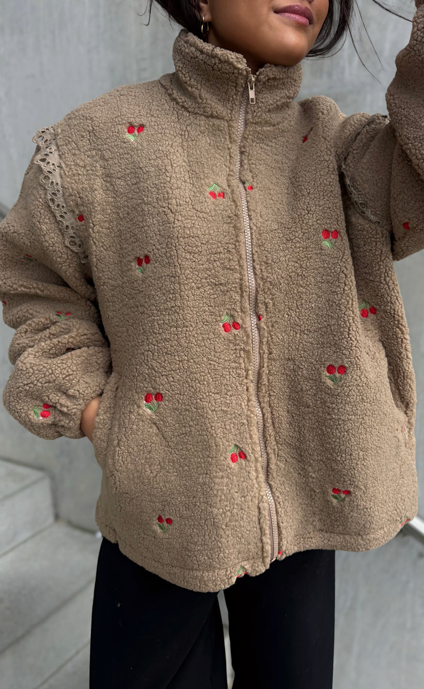 Say INA Copenhagen Fleece Jakke - Fia - Taupe W. Cherry