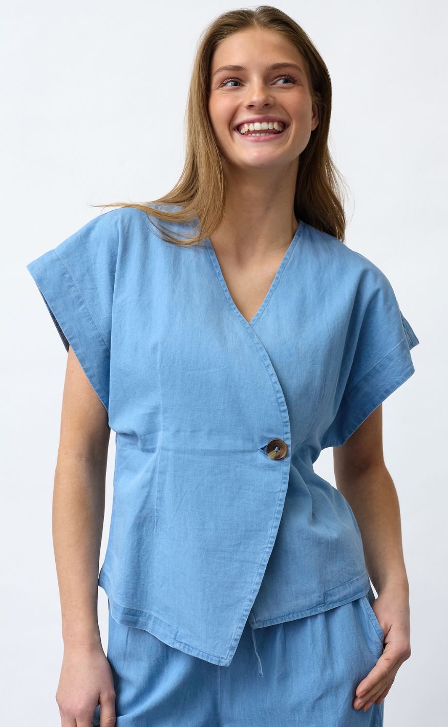 Sisters Point Vest - EVELA-VE3 - L. Blue Denim